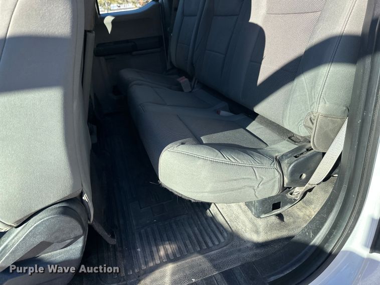 image for item DW4418 2018 Ford F350 Super Duty Ext. Cab flatbed pickup truck