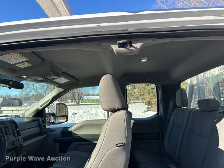 image for item DW4418 2018 Ford F350 Super Duty Ext. Cab flatbed pickup truck