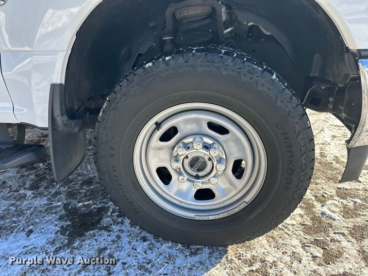 image for item DW4418 2018 Ford F350 Super Duty Ext. Cab flatbed pickup truck