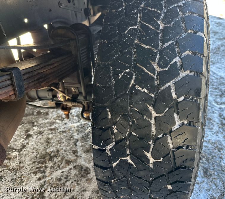 image for item DW4418 2018 Ford F350 Super Duty Ext. Cab flatbed pickup truck