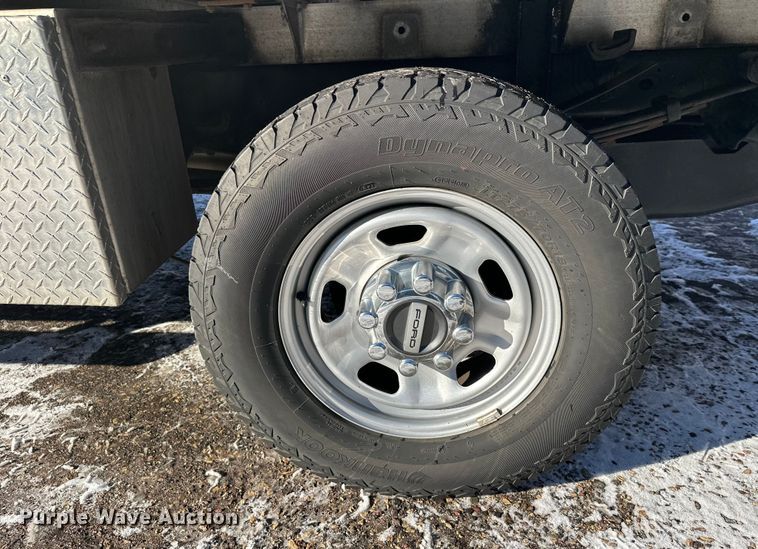 image for item DW4418 2018 Ford F350 Super Duty Ext. Cab flatbed pickup truck