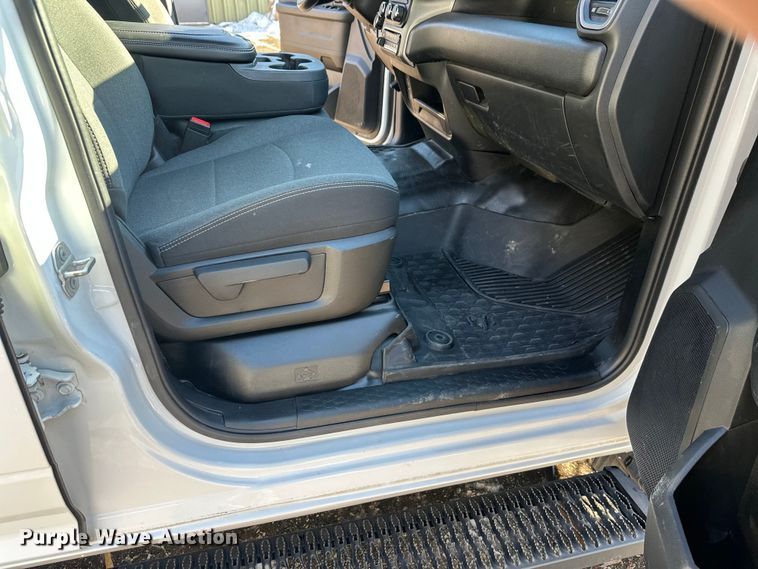 image for item DW4421 2022 RAM 3500 Crew Cab flatbed pickup truck