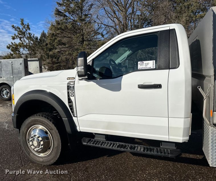 image for item DW4424 2023 Ford F600 flatbed truck