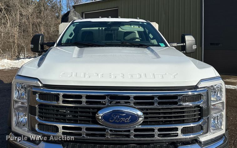 image for item DW4424 2023 Ford F600 flatbed truck