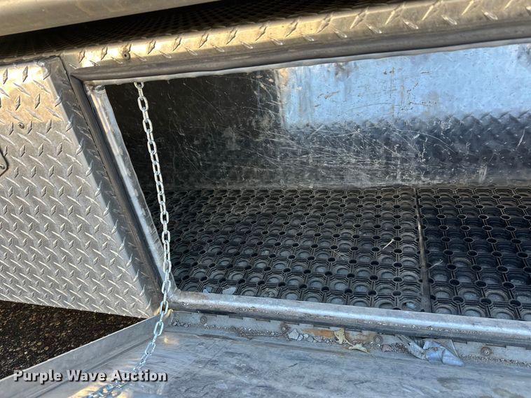 image for item DW4424 2023 Ford F600 flatbed truck