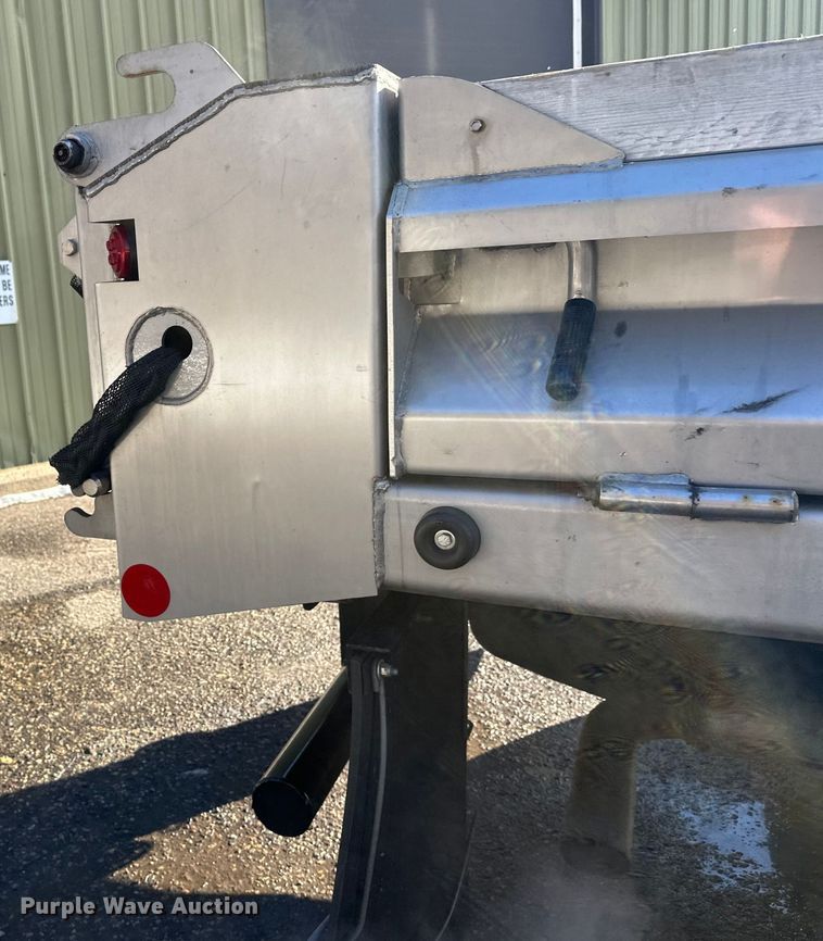 image for item DW4424 2023 Ford F600 flatbed truck