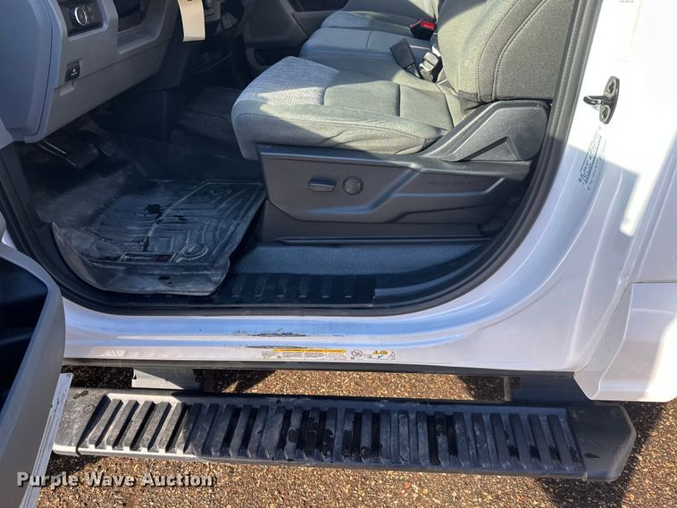 image for item DW4424 2023 Ford F600 flatbed truck