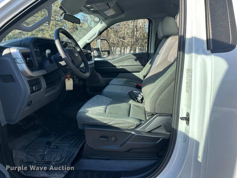 image for item DW4424 2023 Ford F600 flatbed truck