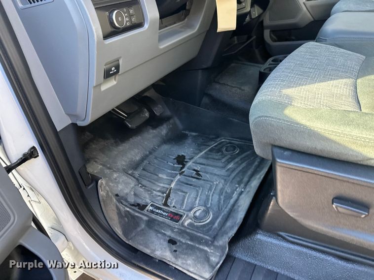 image for item DW4424 2023 Ford F600 flatbed truck