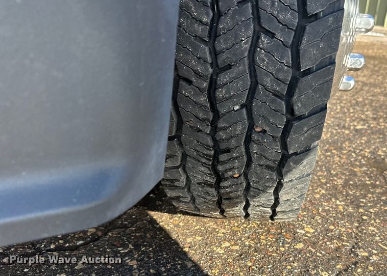 image for item DW4424 2023 Ford F600 flatbed truck