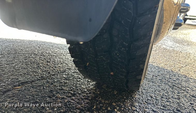 image for item DW4424 2023 Ford F600 flatbed truck