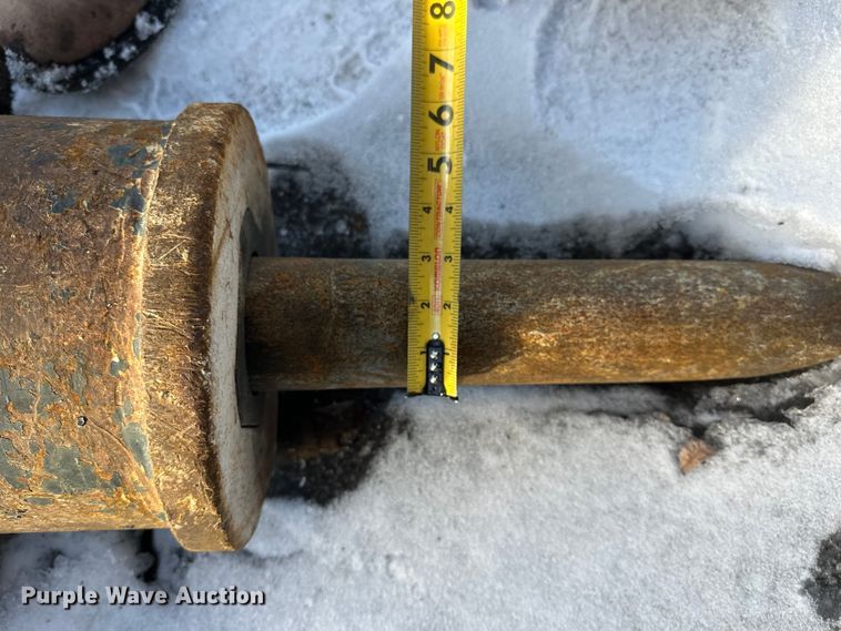 image for item DW4426 Bobcat HB1180 skid steer breaker