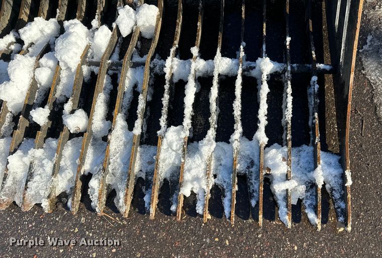 image for item DW4431 Virnig skid steer rock bucket