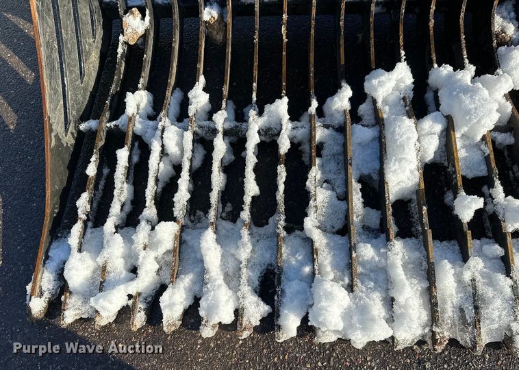 image for item DW4431 Virnig skid steer rock bucket