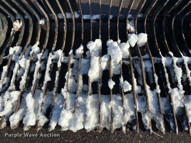 image for item DW4431 Virnig skid steer rock bucket