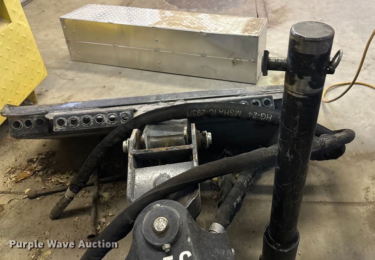 image for item DW4449 Bobcat 15C skid steer auger