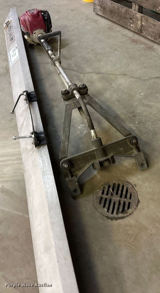 image for item DW4459 Vibra strike power screed