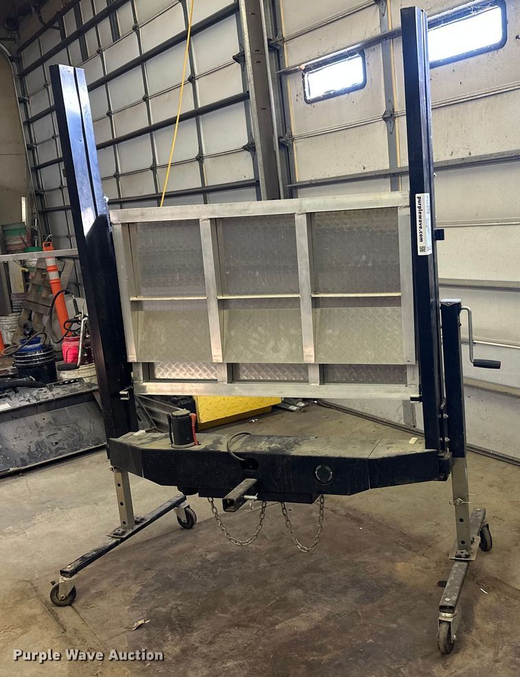 image for item DW4462 Lift Gator end gate lift
