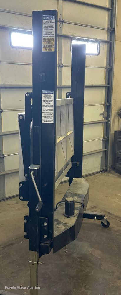 image for item DW4462 Lift Gator end gate lift