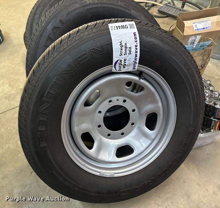 image for item DW4470 (4) 275/65R18 tires and wheels