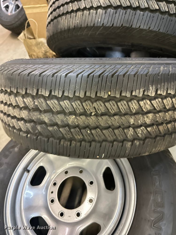 image for item DW4470 (4) 275/65R18 tires and wheels