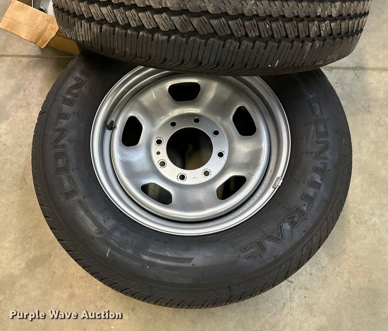 image for item DW4470 (4) 275/65R18 tires and wheels