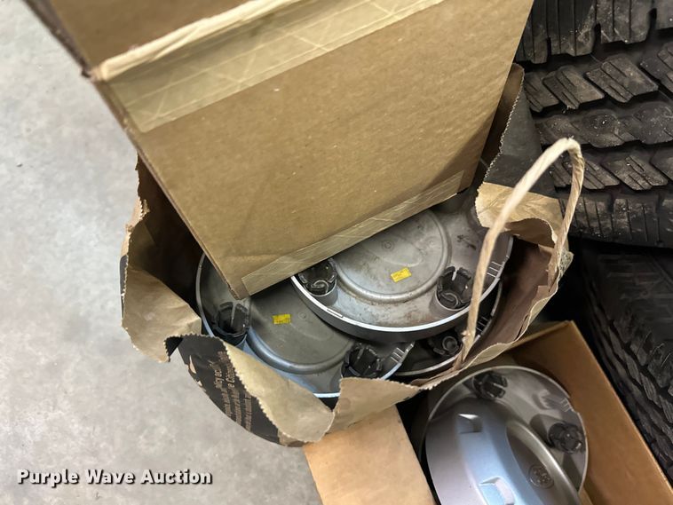 image for item DW4470 (4) 275/65R18 tires and wheels