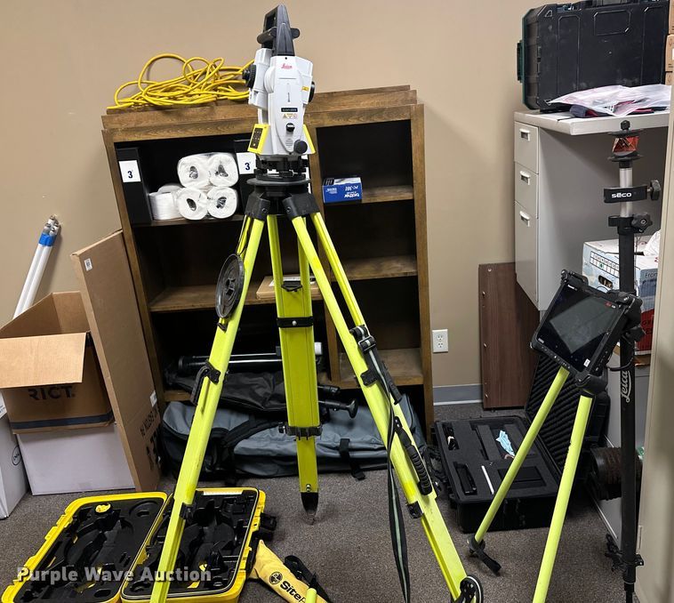 image for item DW4481 Leica Total Station R500 icon cc200 tablet surveying equipment