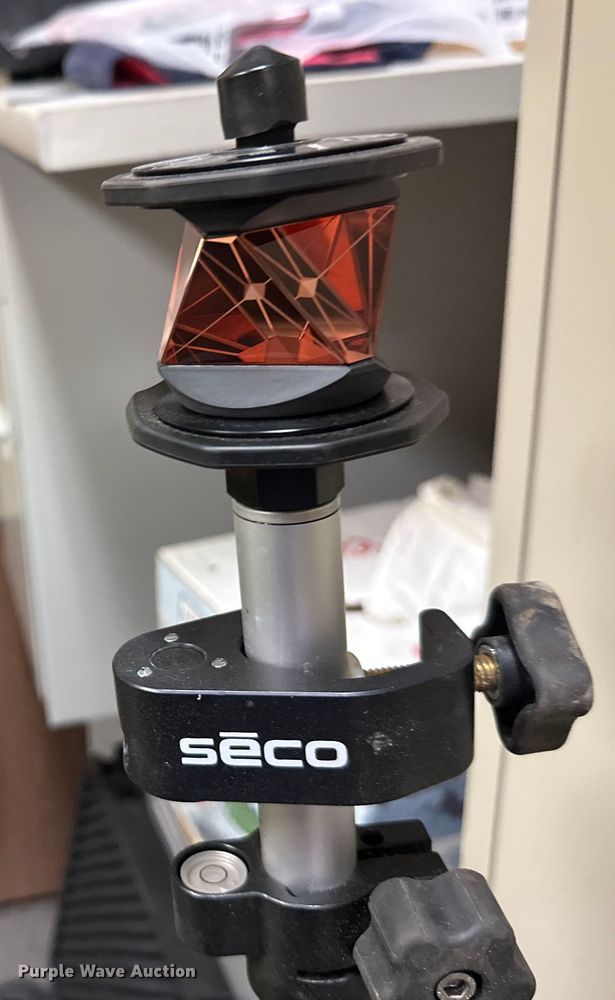 image for item DW4481 Leica Total Station R500 icon cc200 tablet surveying equipment