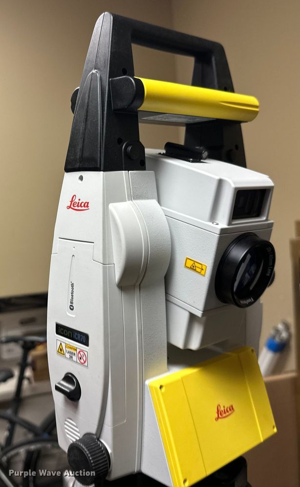 image for item DW4481 Leica Total Station R500 icon cc200 tablet surveying equipment