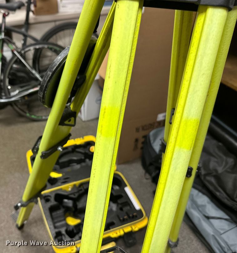 image for item DW4481 Leica Total Station R500 icon cc200 tablet surveying equipment