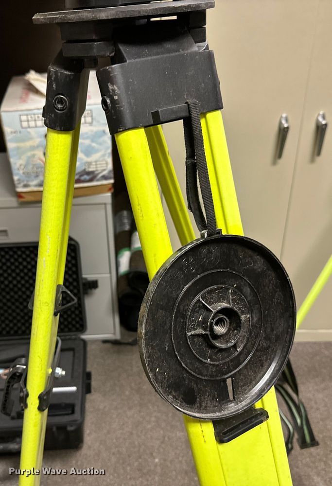 image for item DW4481 Leica Total Station R500 icon cc200 tablet surveying equipment