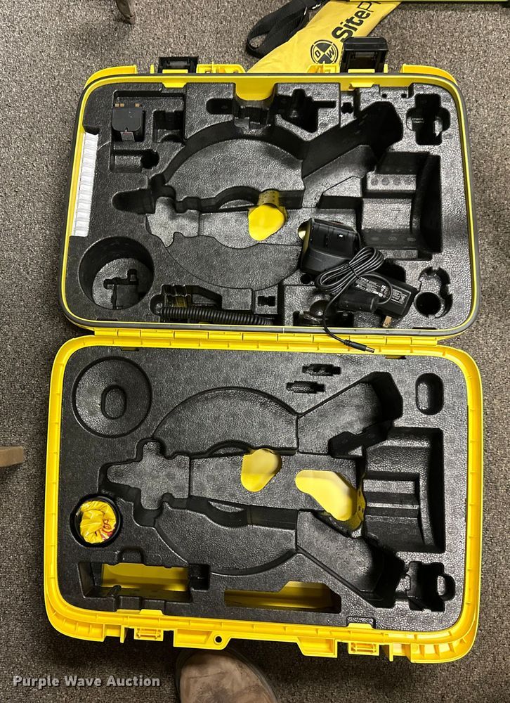 image for item DW4481 Leica Total Station R500 icon cc200 tablet surveying equipment