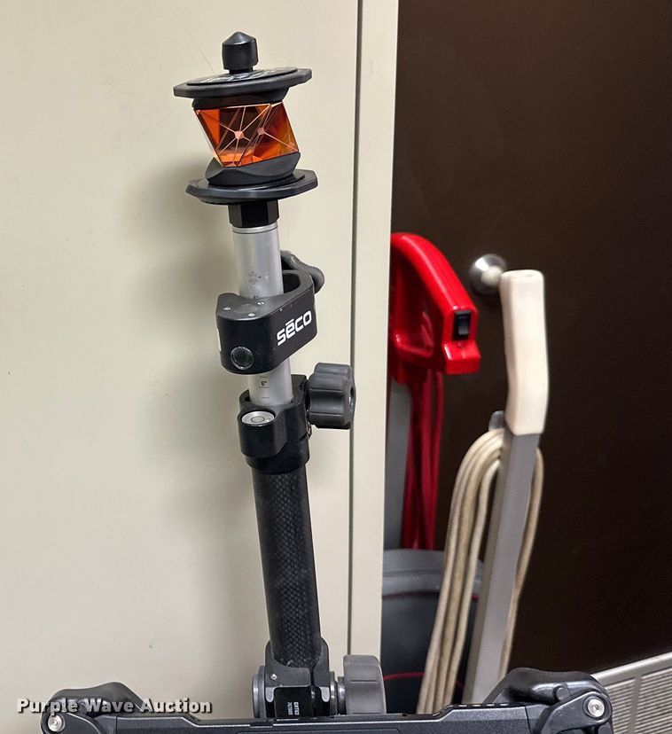 image for item DW4481 Leica Total Station R500 icon cc200 tablet surveying equipment