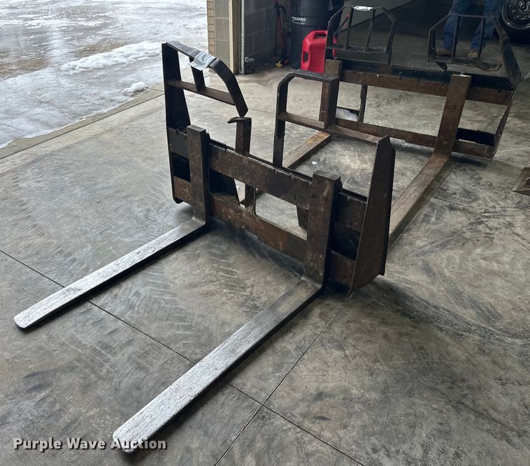 image for item DW4486 (2) skid steer forks