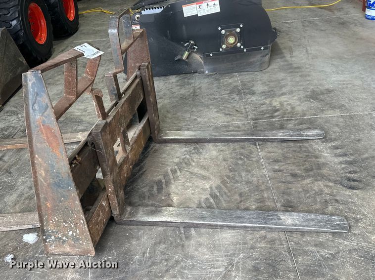 image for item DW4486 (2) skid steer forks