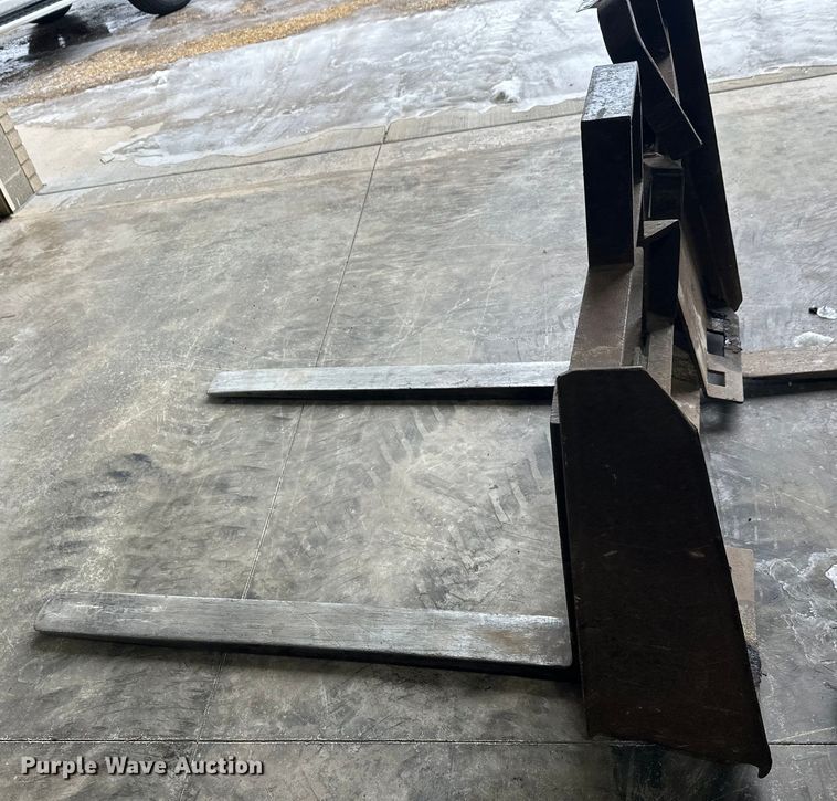 image for item DW4486 (2) skid steer forks