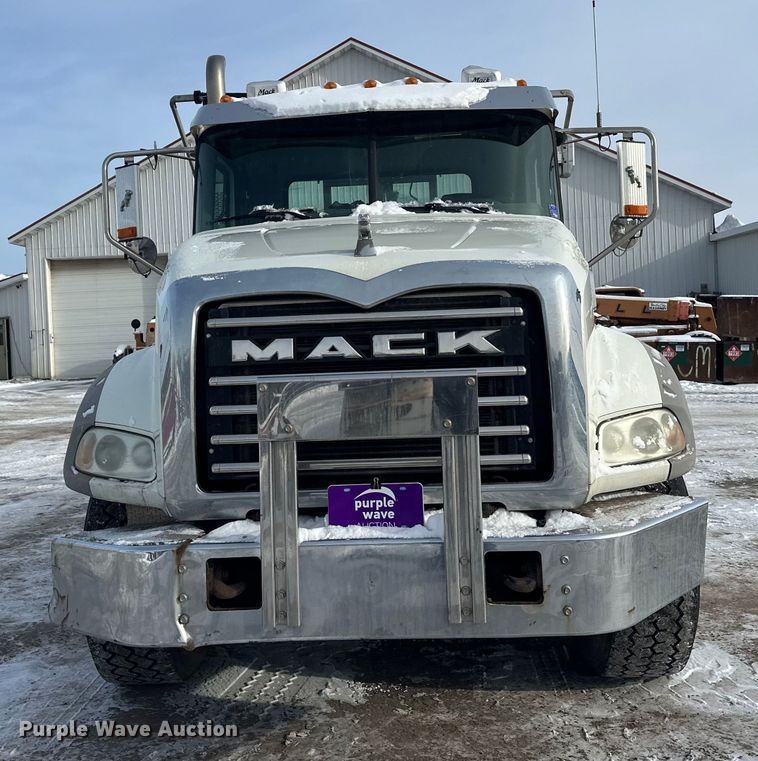 image for item DW4498 2013 Mack GU813 hook lift truck