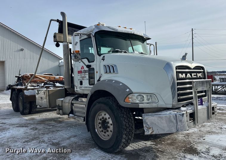 image for item DW4498 2013 Mack GU813 hook lift truck