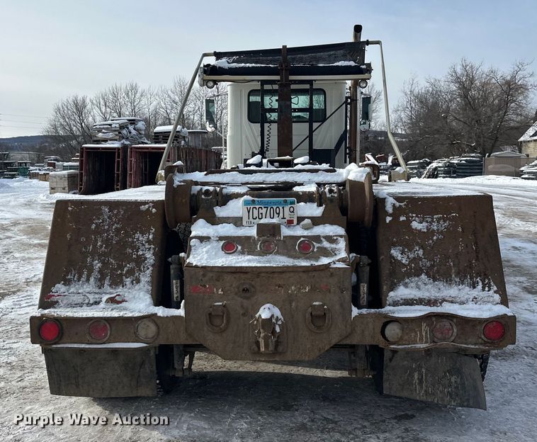 image for item DW4498 2013 Mack GU813 hook lift truck