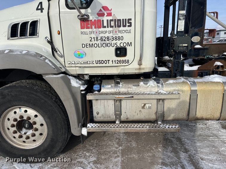 image for item DW4498 2013 Mack GU813 hook lift truck