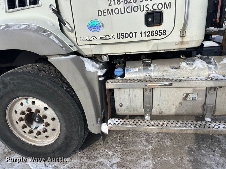 image for item DW4498 2013 Mack GU813 hook lift truck