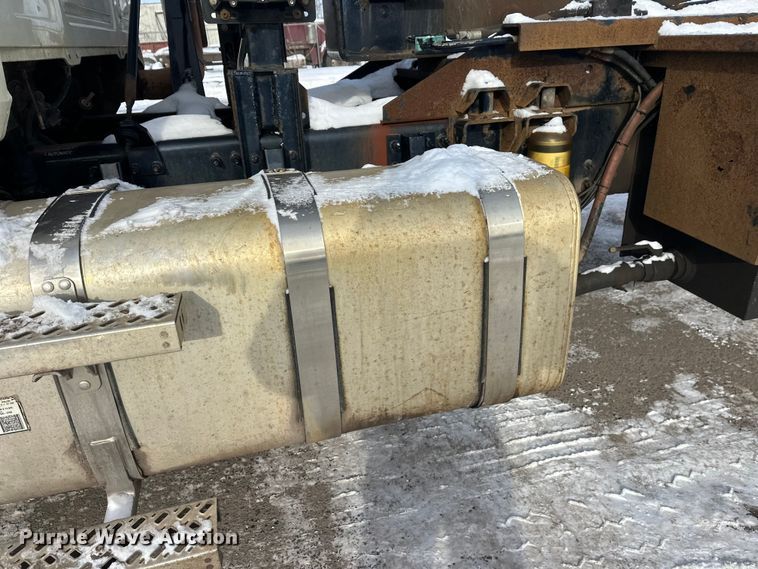 image for item DW4498 2013 Mack GU813 hook lift truck