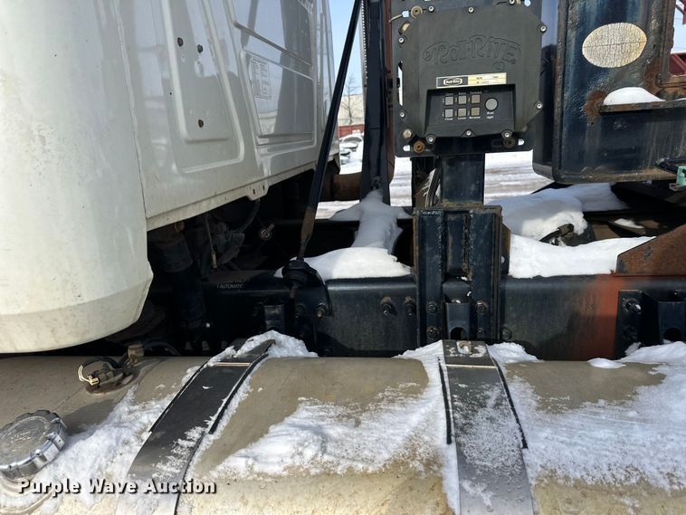 image for item DW4498 2013 Mack GU813 hook lift truck