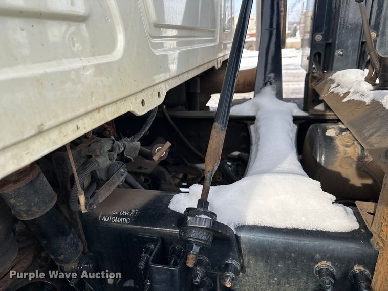 image for item DW4498 2013 Mack GU813 hook lift truck