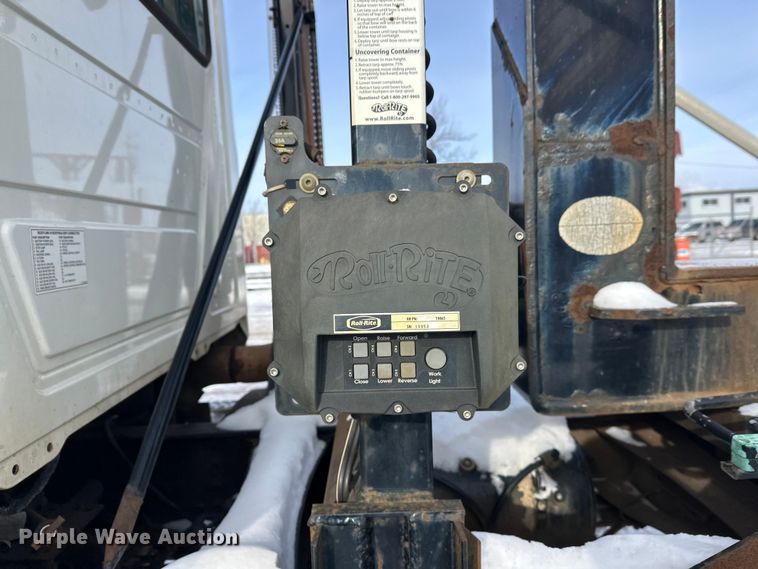 image for item DW4498 2013 Mack GU813 hook lift truck