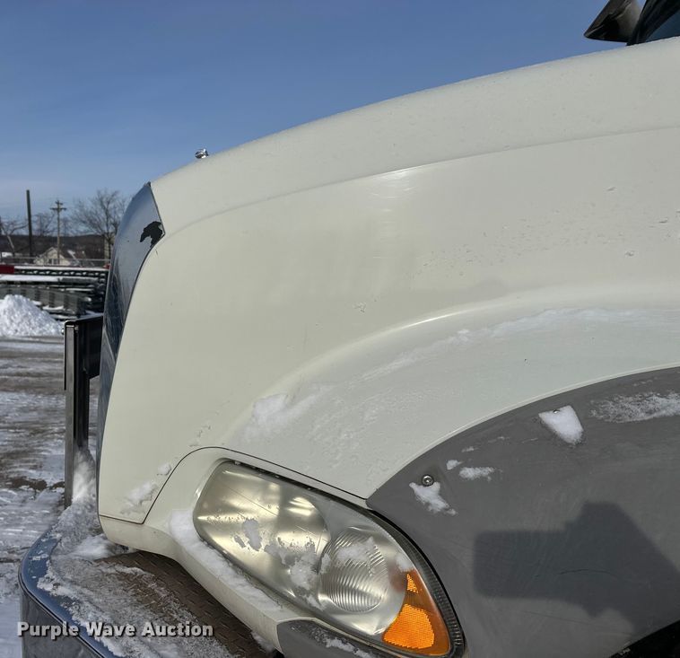 image for item DW4498 2013 Mack GU813 hook lift truck