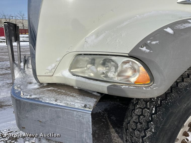 image for item DW4498 2013 Mack GU813 hook lift truck