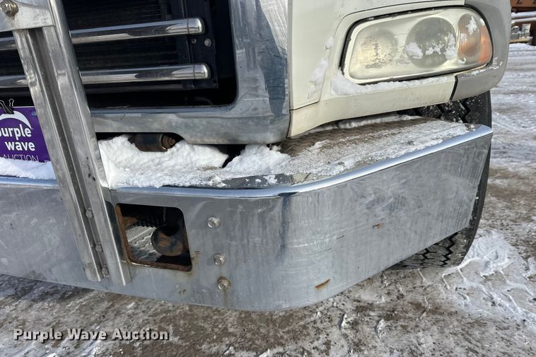 image for item DW4498 2013 Mack GU813 hook lift truck