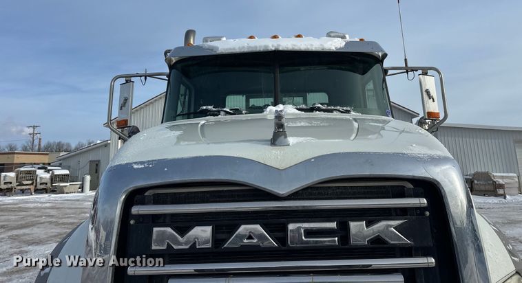image for item DW4498 2013 Mack GU813 hook lift truck